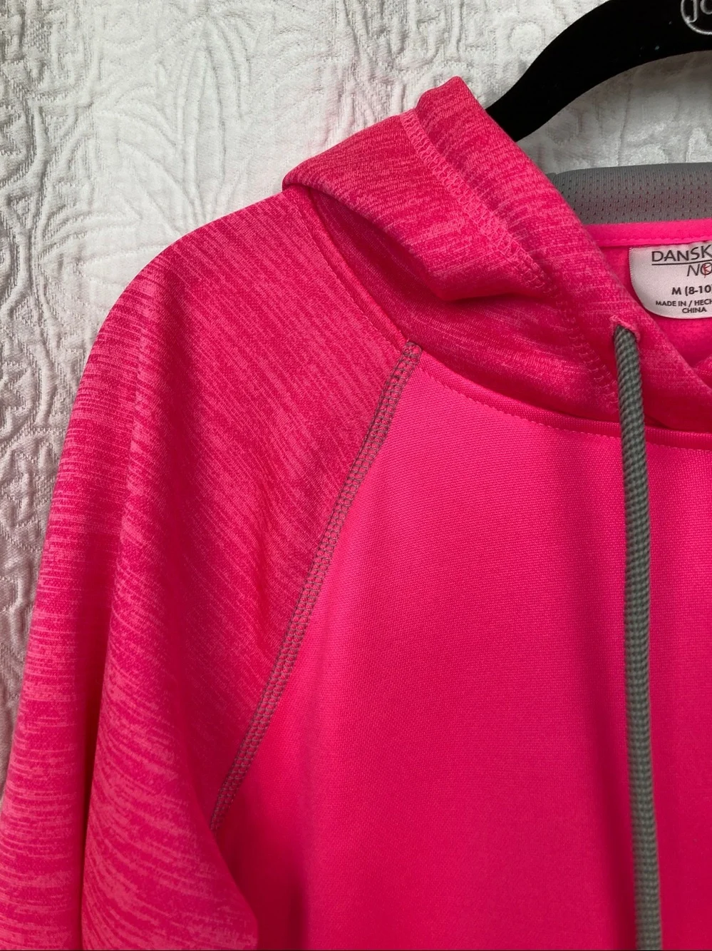 Danskin Now Women’s Neon Pink Pullover Hoodie sz Medium